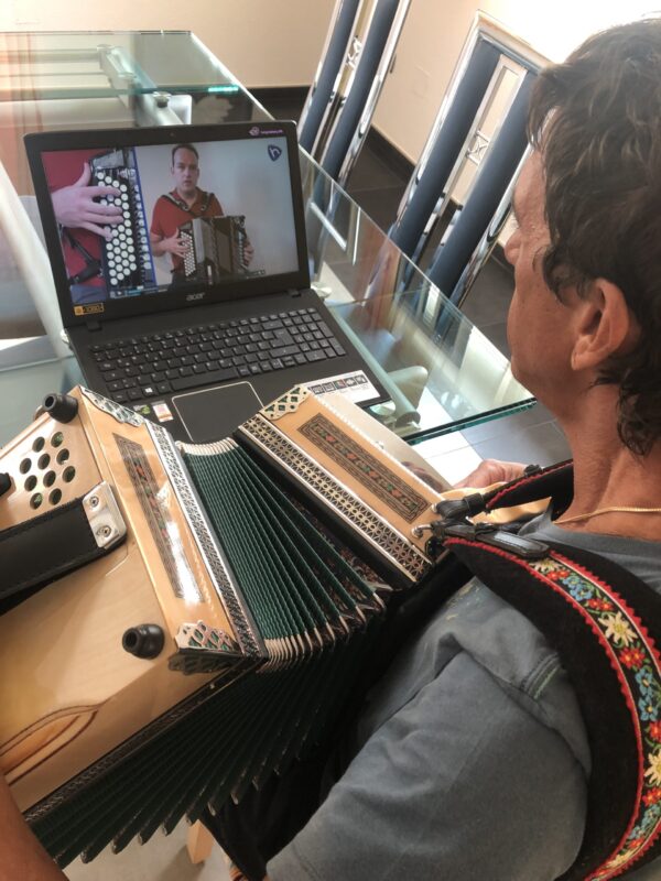 Auswendig Harmonika spielen, ohne Noten - Steirische-Harmonika-Schule